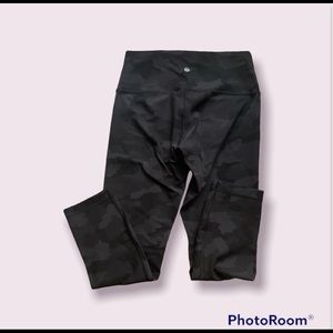 Lululemon: WUNDER UNDER CROP 23 BLACK CAMO PRINT